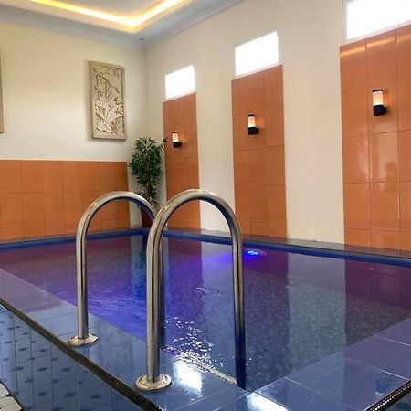 Kayz Villa Batu Dengan Kolam Renang Pribadi Ngoại thất bức ảnh