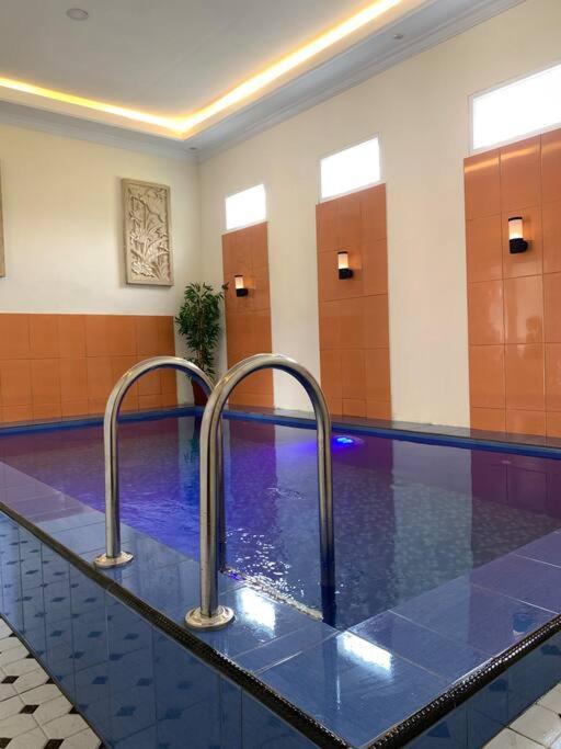 Kayz Villa Batu Dengan Kolam Renang Pribadi Ngoại thất bức ảnh