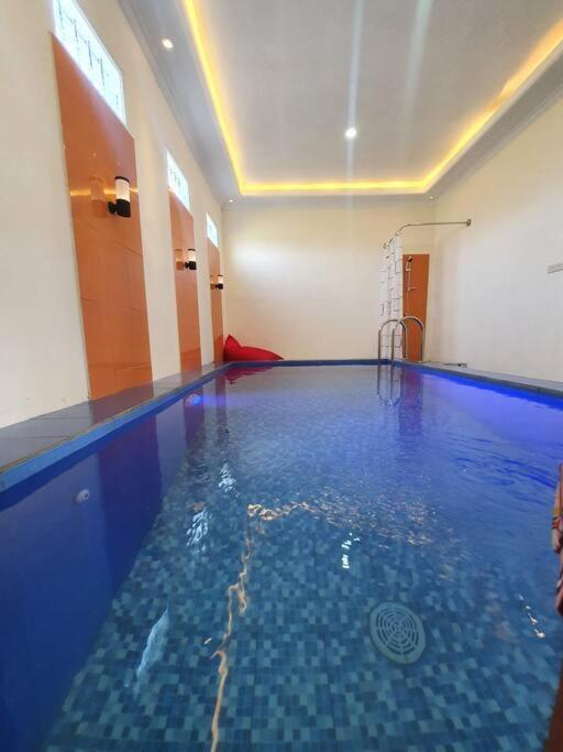 Kayz Villa Batu Dengan Kolam Renang Pribadi Ngoại thất bức ảnh